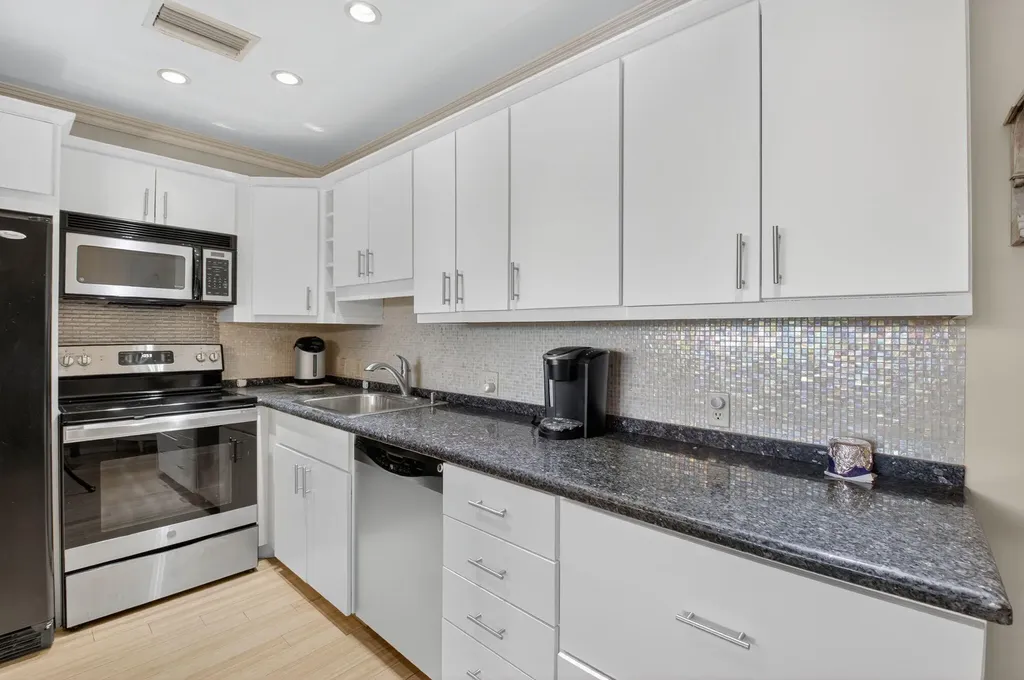125 Suffolk C Boca Raton FL 33434