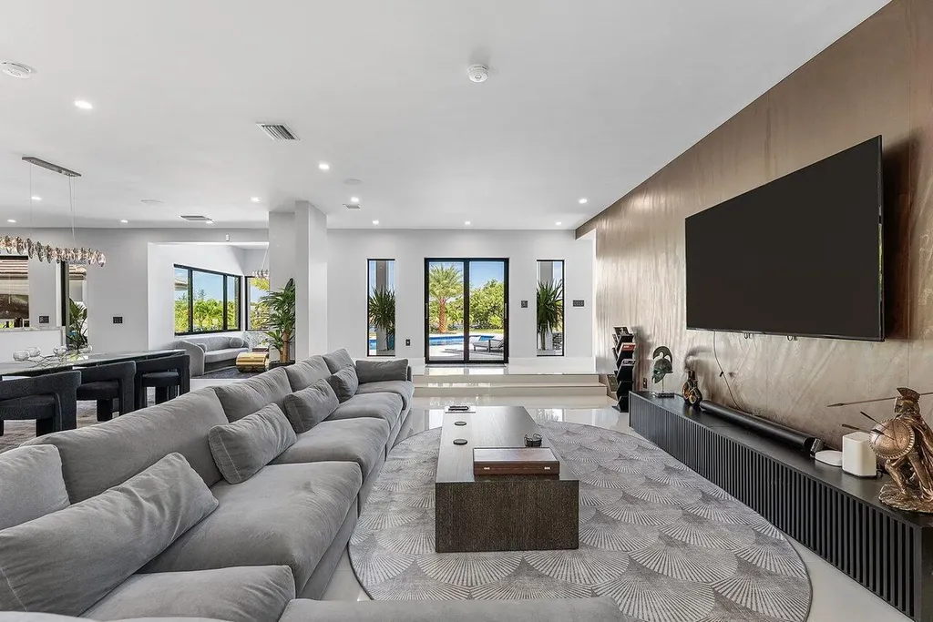 8387 Sawpine Road Delray Beach FL 33446