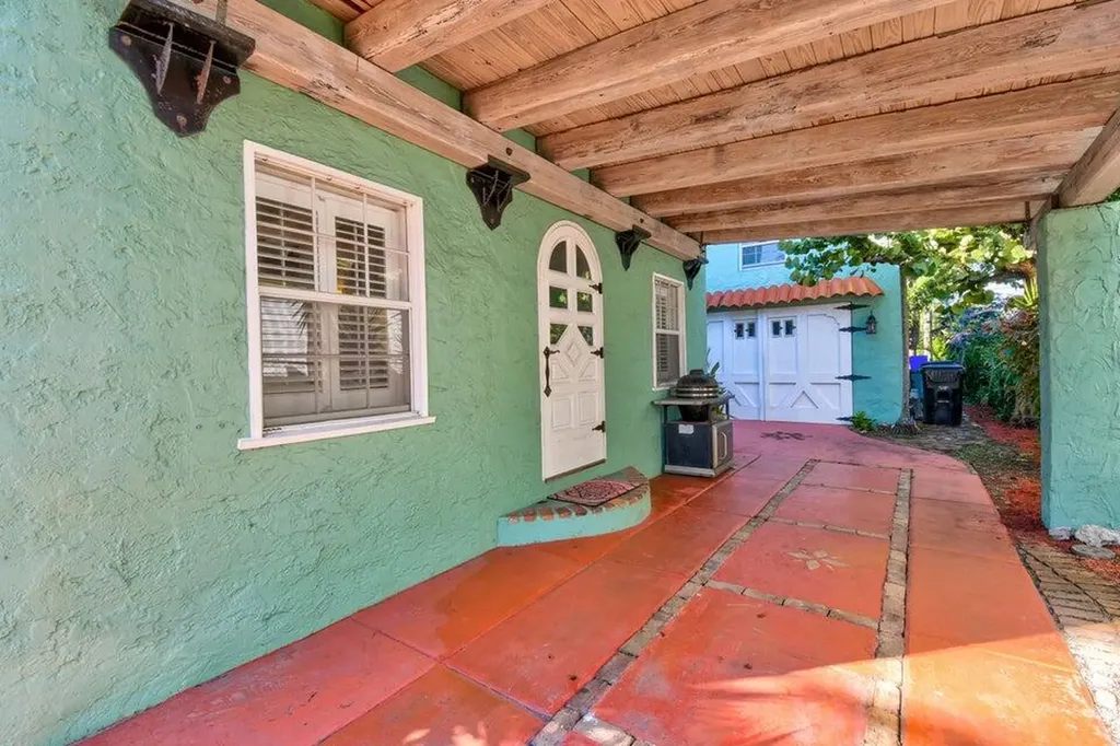 121 S B Street Lake Worth Beach FL 33460