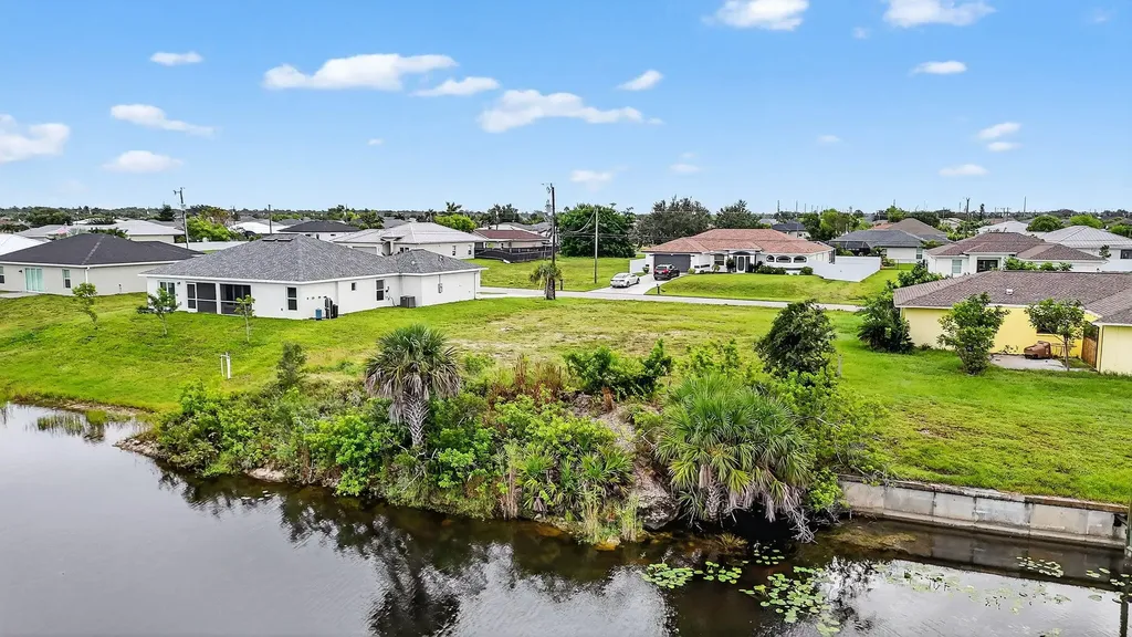2616 NW 4th Place Cape Coral FL 33993