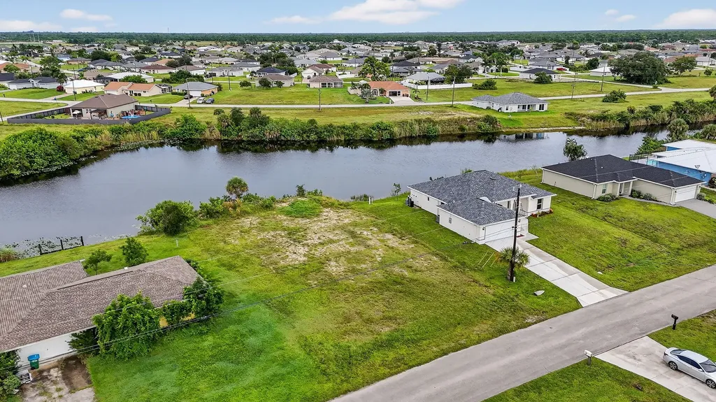 2616 NW 4th Place Cape Coral FL 33993