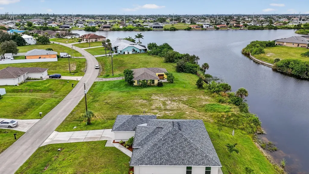 2616 NW 4th Place Cape Coral FL 33993