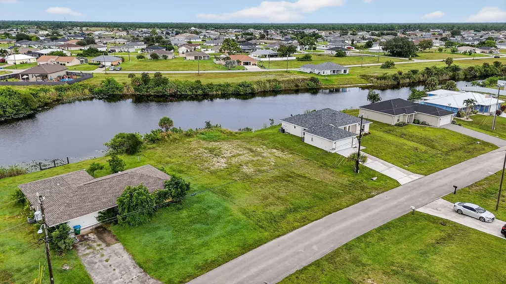 2616 NW 4th Place Cape Coral FL 33993
