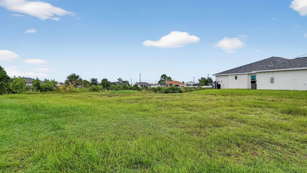 2616 NW 4th Place Cape Coral FL 33993