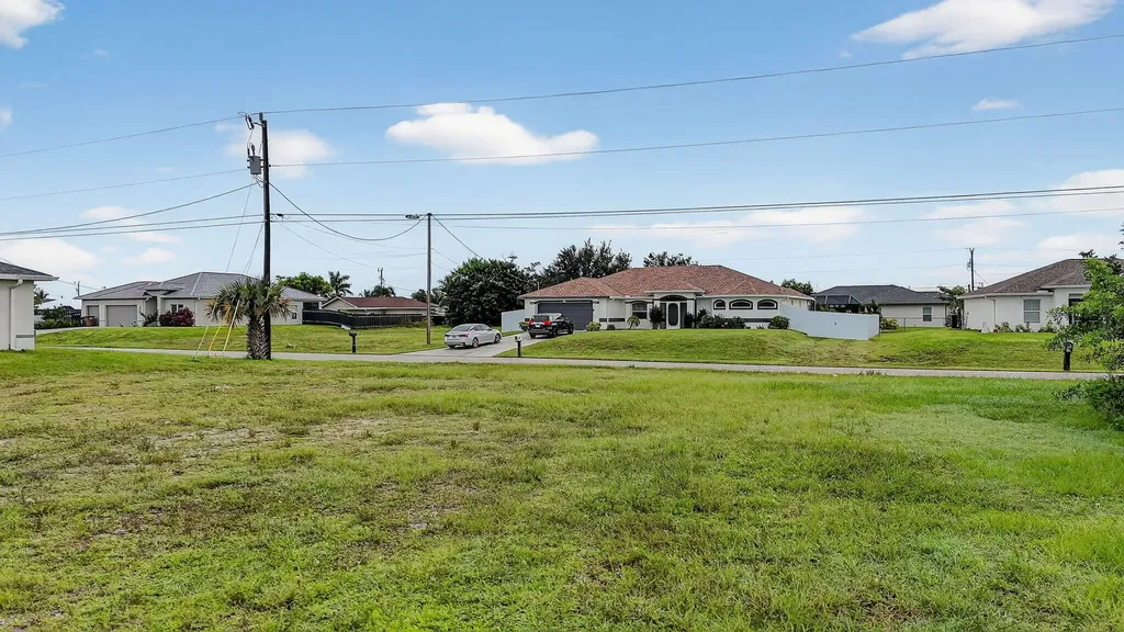 2616 NW 4th Place Cape Coral FL 33993