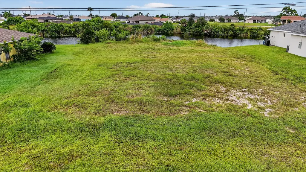 2616 NW 4th Place Cape Coral FL 33993