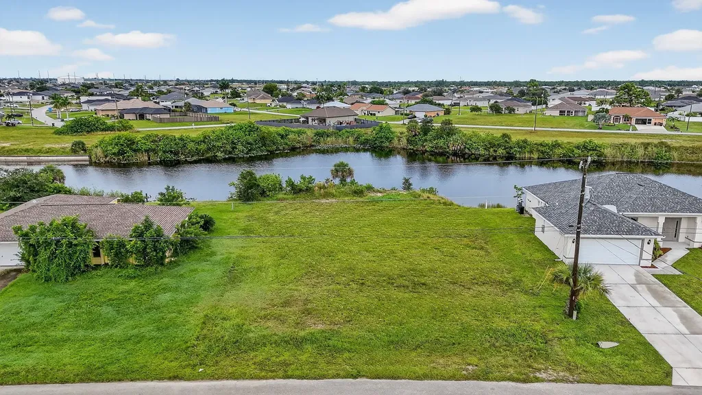 2616 NW 4th Place Cape Coral FL 33993