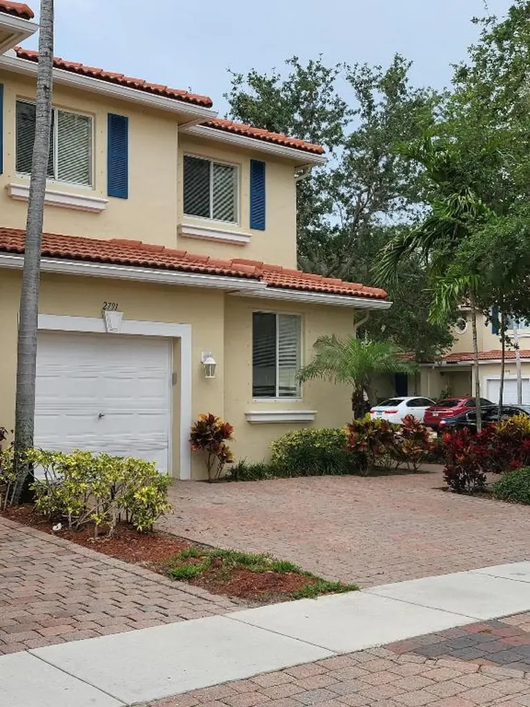 2791 S Evergreen Circle Boynton Beach FL 33426