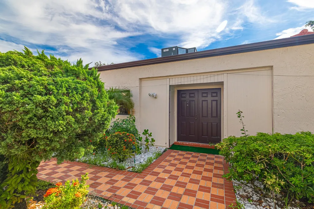 8008 Eastlake Drive Boca Raton FL 33433