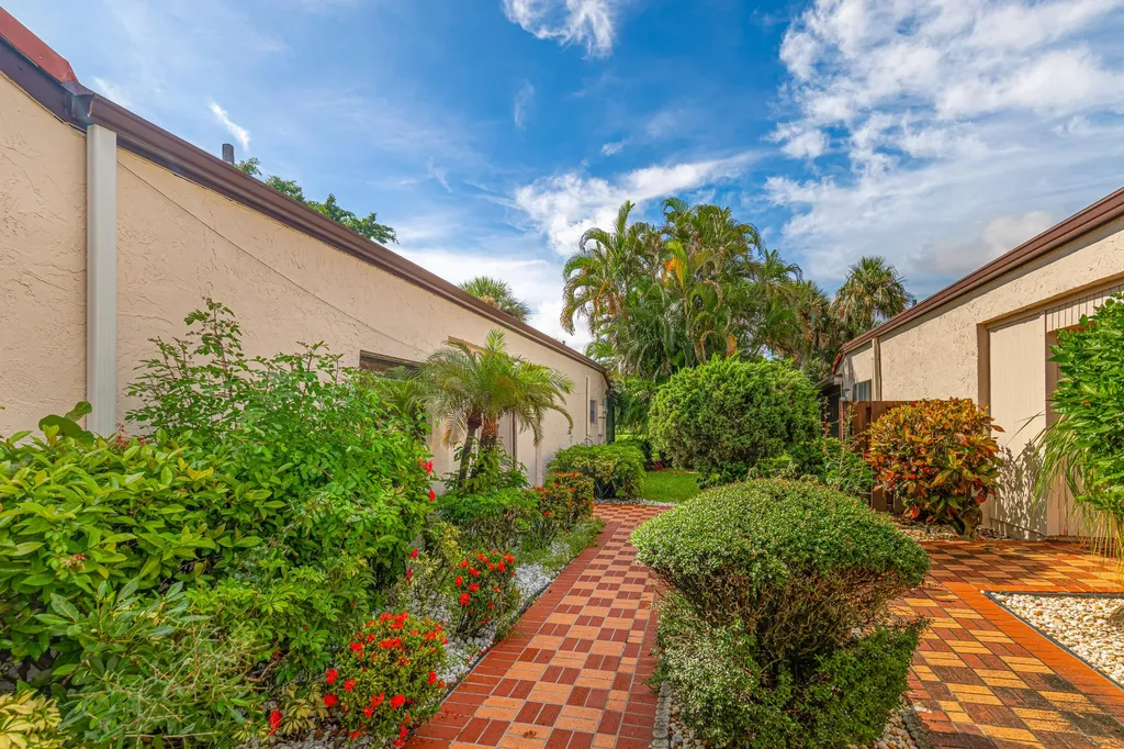 8008 Eastlake Drive Boca Raton FL 33433