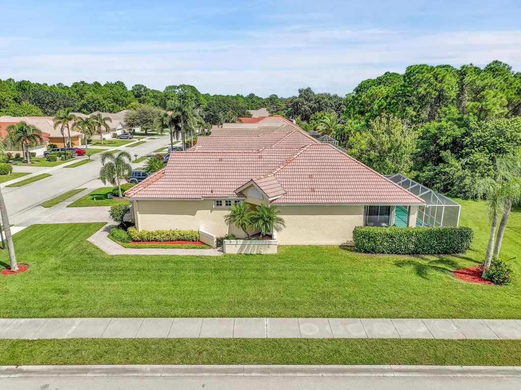 627 SW Saint Thomas Cove Port St Lucie FL 34986