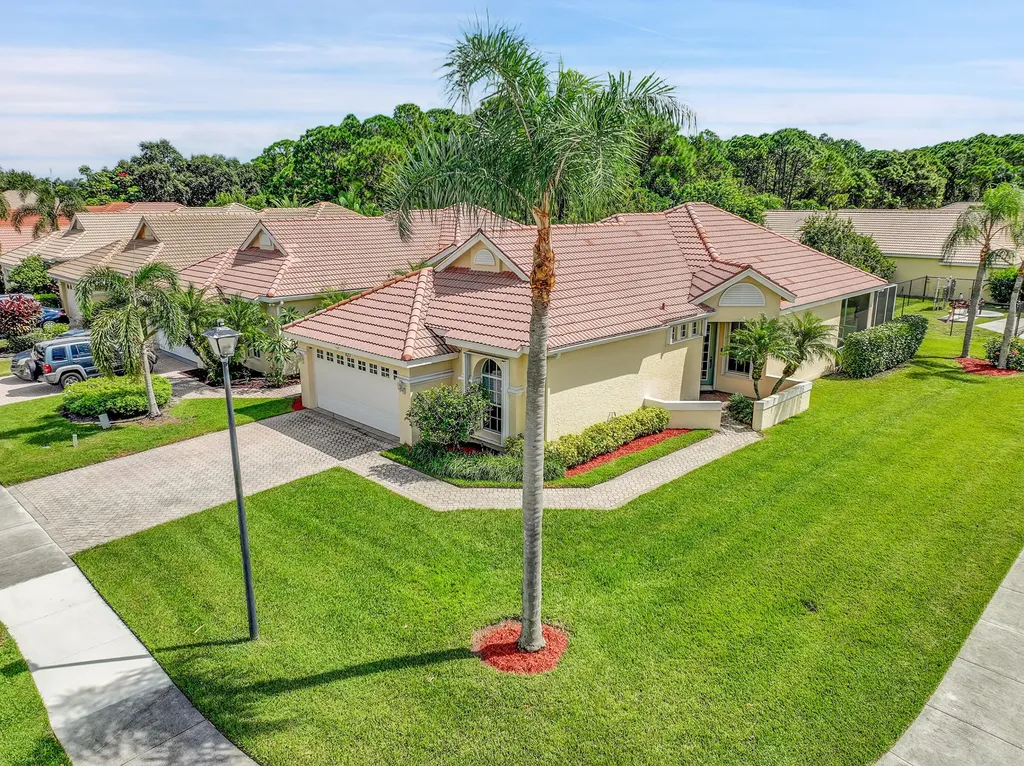 627 SW Saint Thomas Cove Port St Lucie FL 34986