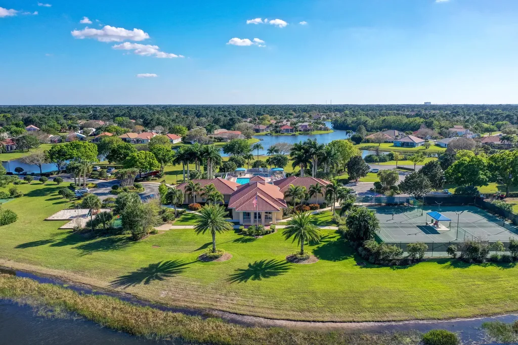 627 SW Saint Thomas Cove Port St Lucie FL 34986