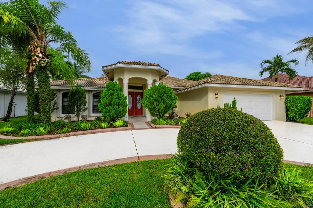 221 Cypress Trace Royal Palm Beach FL 33411