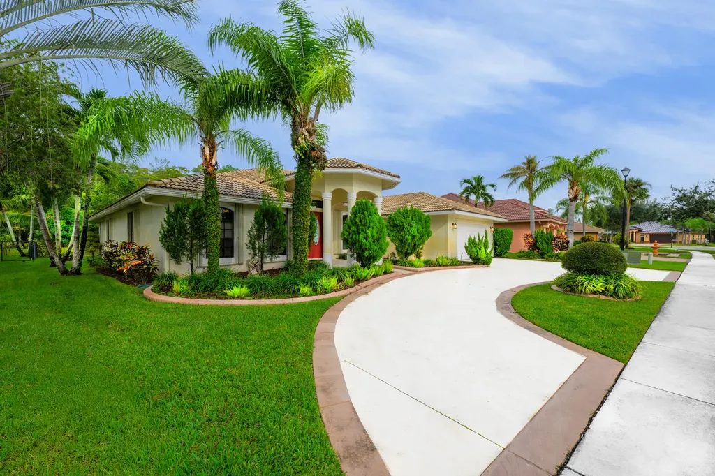 221 Cypress Trace Royal Palm Beach FL 33411