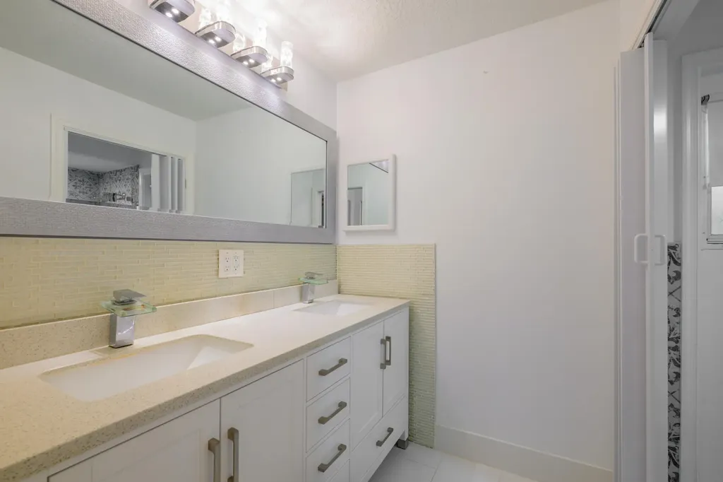 221 Cypress Trace Royal Palm Beach FL 33411