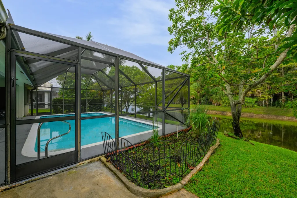 221 Cypress Trace Royal Palm Beach FL 33411