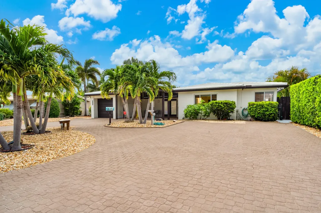 1621 NE 63rd Court Fort Lauderdale FL 33334