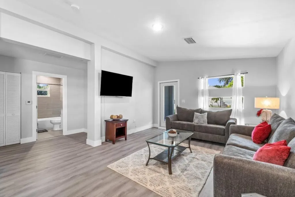 408 SW 4th Street Delray Beach FL 33444