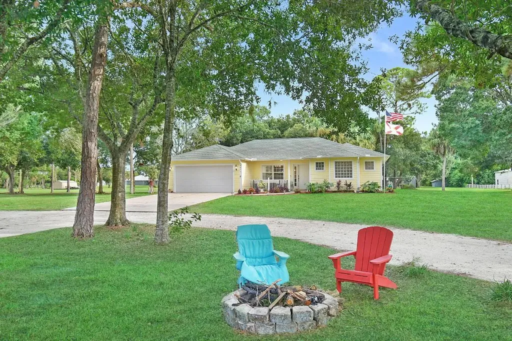 9873 Orange Avenue Fort Pierce FL 34945