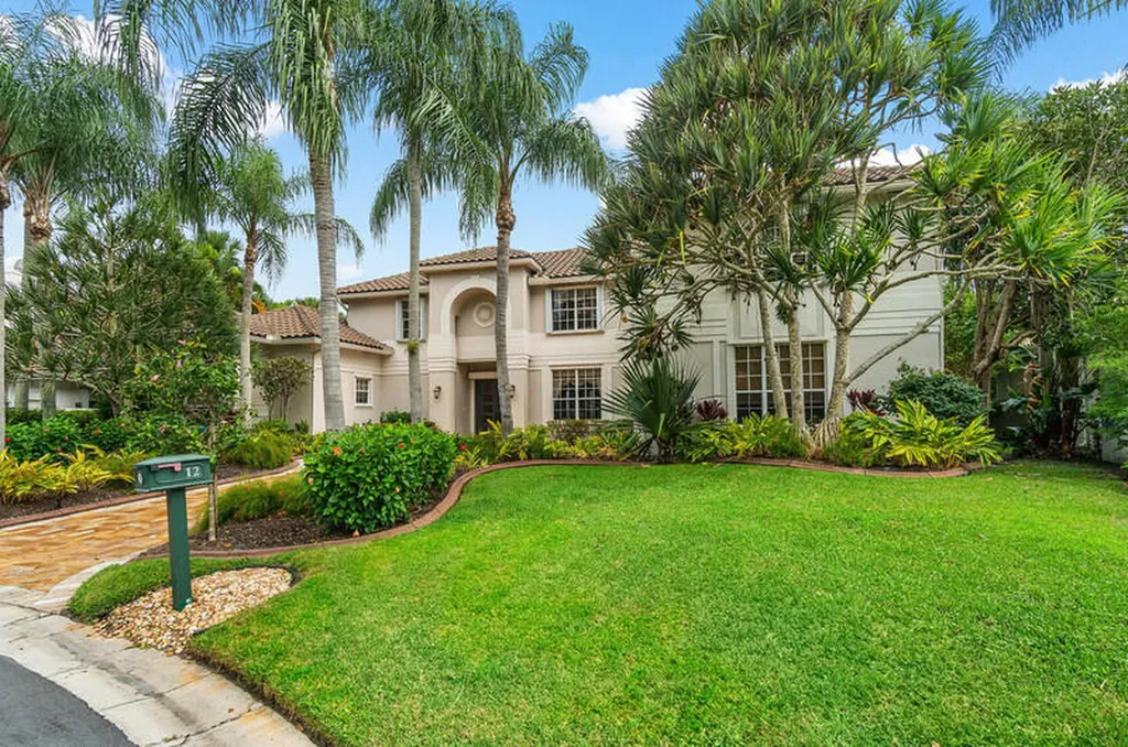 12 Martinique Cove Palm Beach Gardens FL 33418