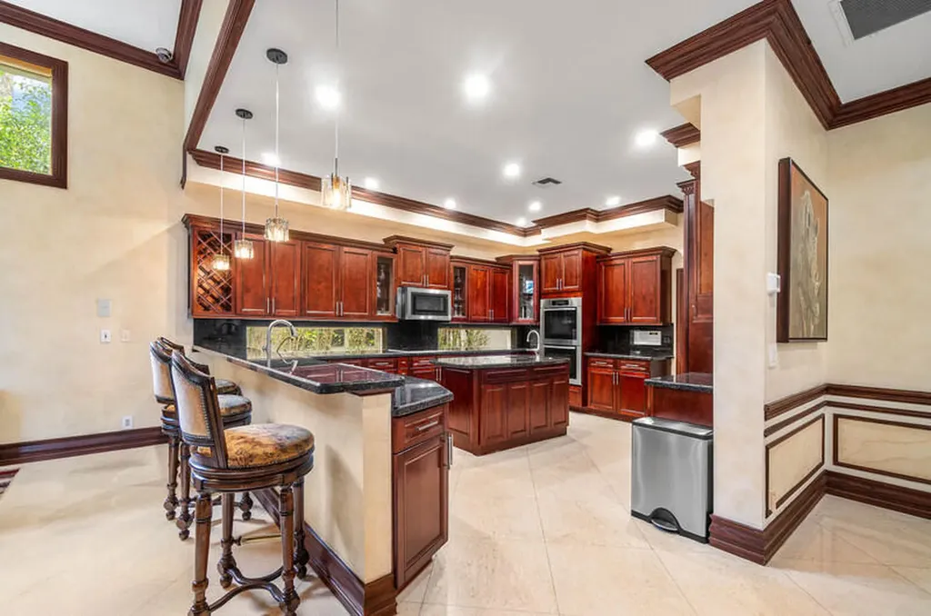 12 Martinique Cove Palm Beach Gardens FL 33418