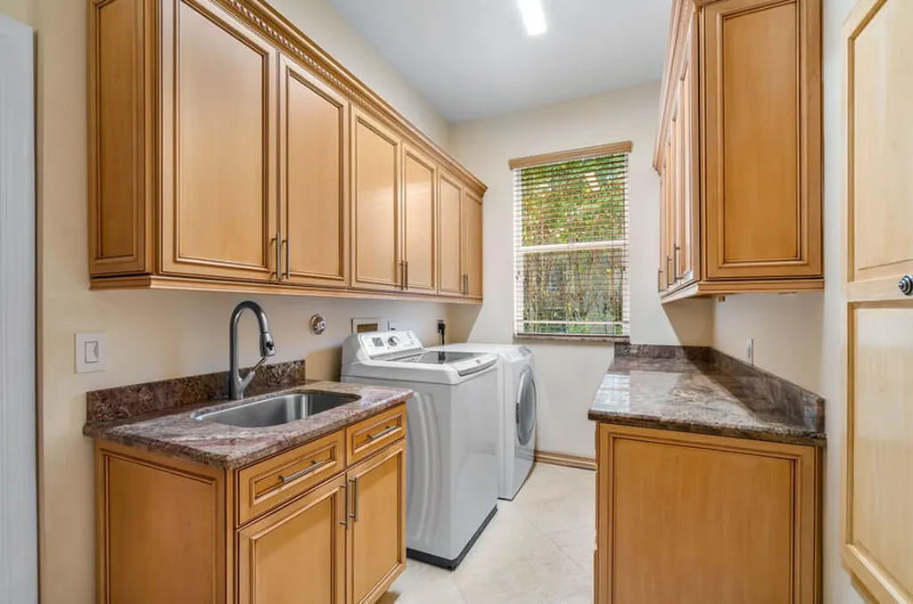 12 Martinique Cove Palm Beach Gardens FL 33418