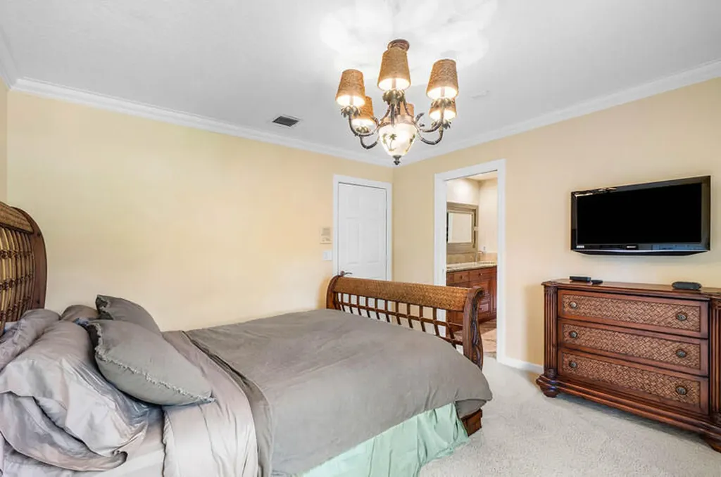 12 Martinique Cove Palm Beach Gardens FL 33418