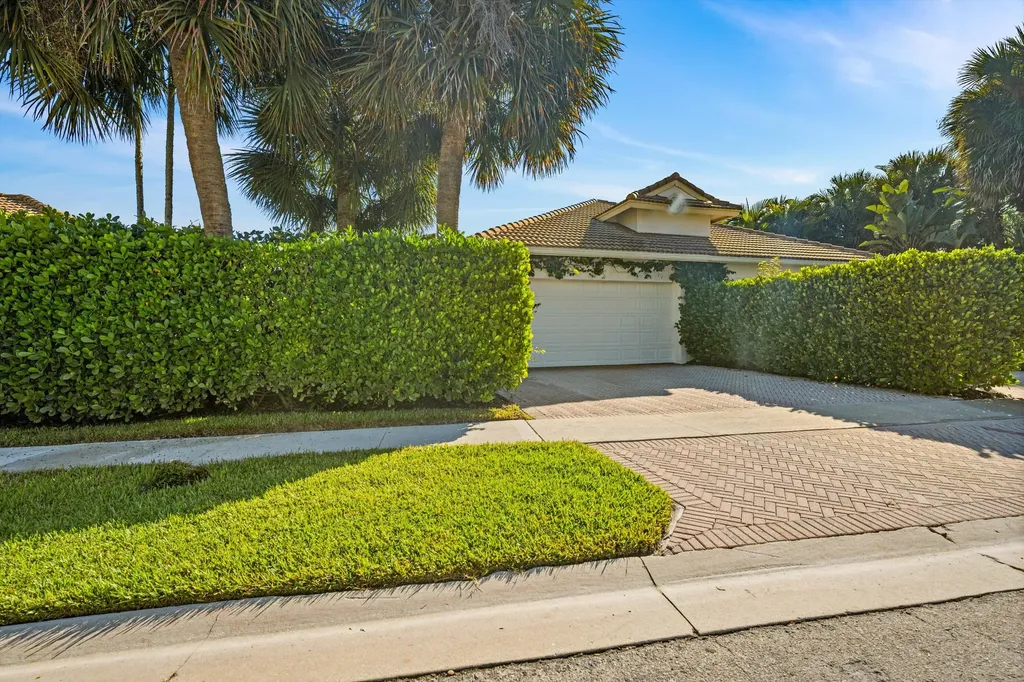 2940 Twin Oaks Way Wellington FL 33414