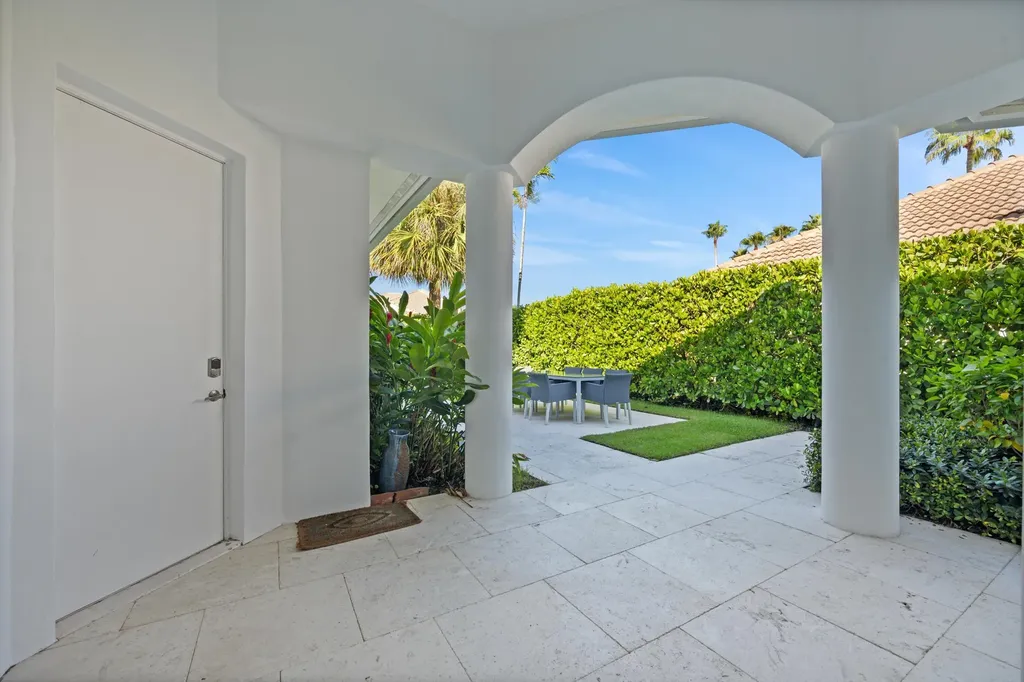 2940 Twin Oaks Way Wellington FL 33414