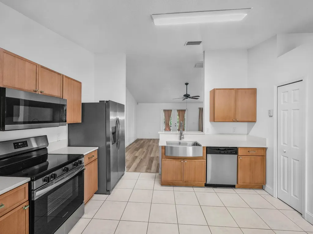 5323 NW Perez Court Port St Lucie FL 34983