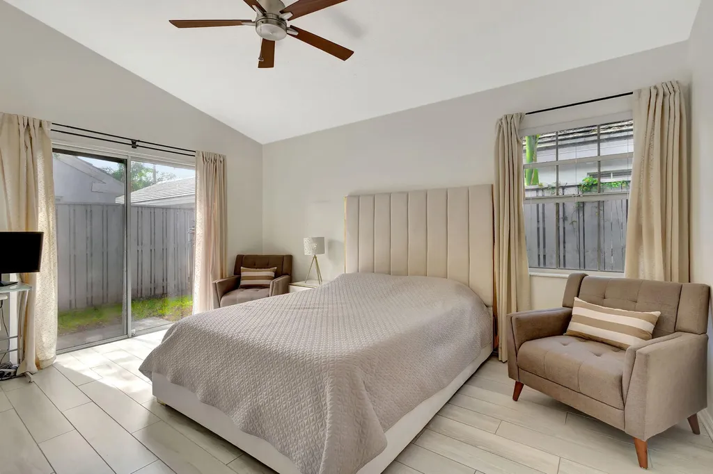 15 Admirals Court Palm Beach Gardens FL 33418