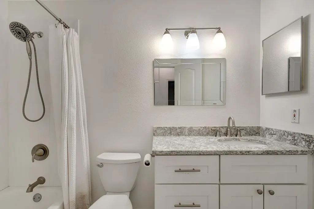 15 Admirals Court Palm Beach Gardens FL 33418