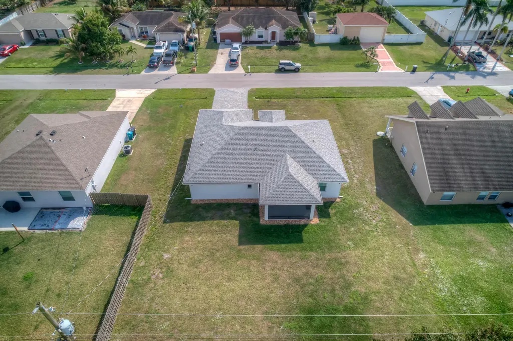 1825 SW Effland Avenue Port St Lucie FL 34953