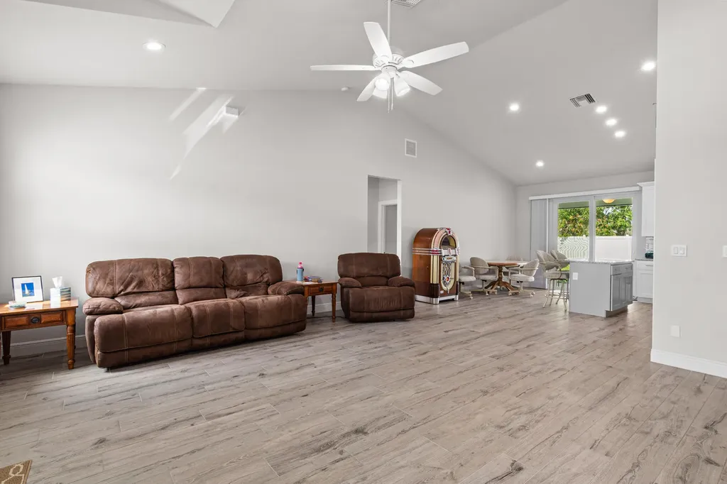 1825 SW Effland Avenue Port St Lucie FL 34953
