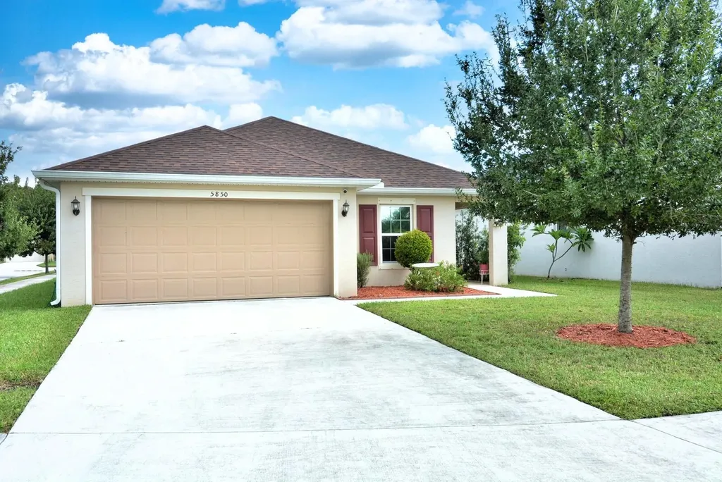 5850 NW Pine Trail Circle Port St Lucie FL 34983