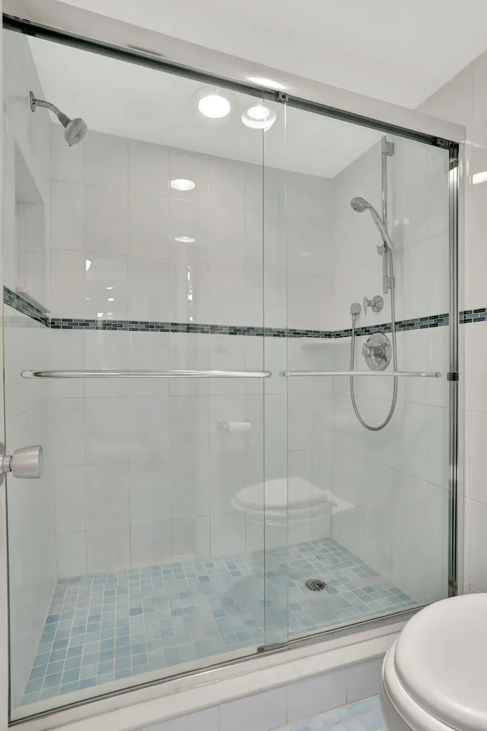 1069 Hillsboro Mile, Hillsboro Beach FL 33062