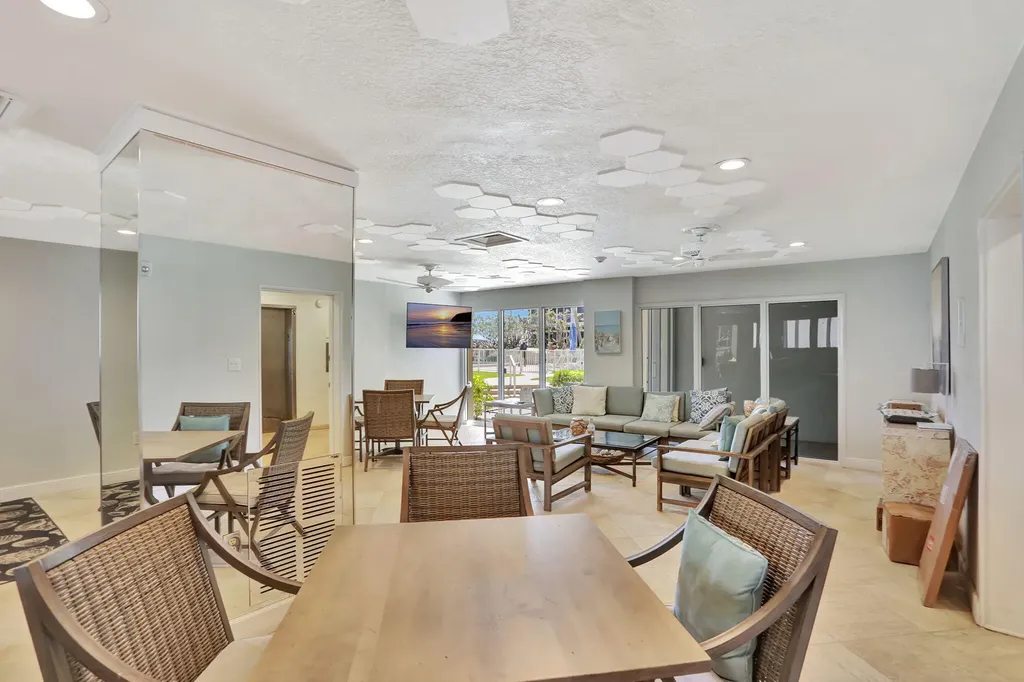 1069 Hillsboro Mile, Hillsboro Beach FL 33062