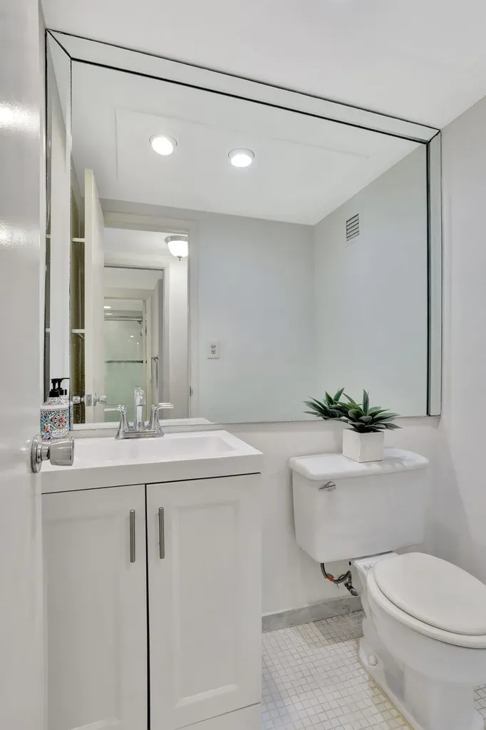 1069 Hillsboro Mile, Hillsboro Beach FL 33062