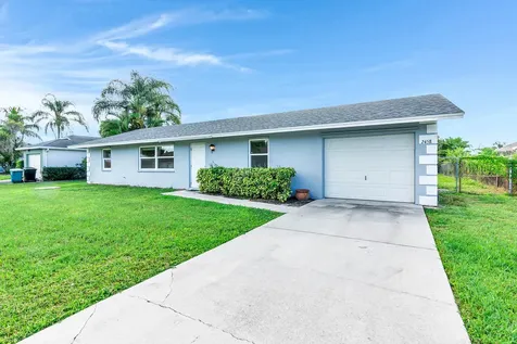 2458 SW Hinchman Street Port St Lucie FL 34984