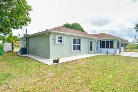 220 W Arbor Avenue Port St Lucie FL 34952