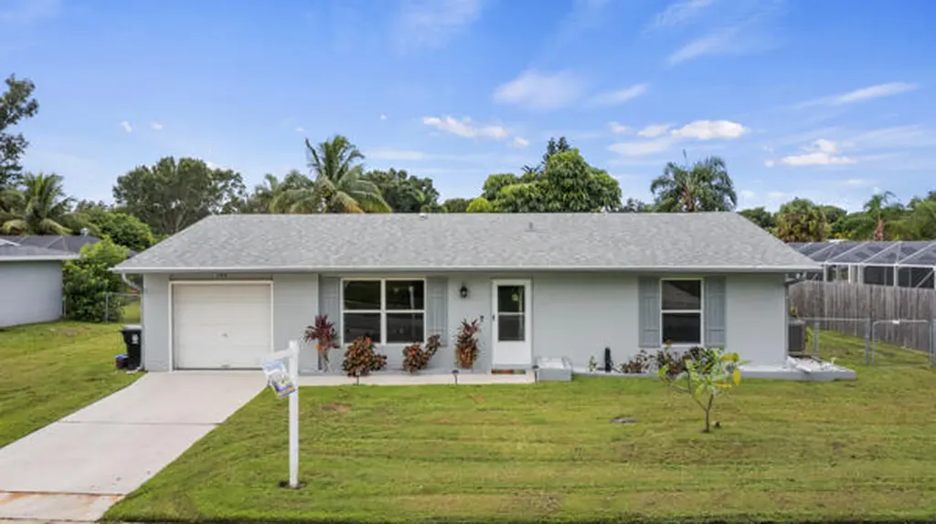 386 NE Orchard Street Port St Lucie FL 34983