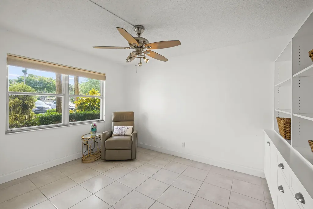 3871 Via Poinciana Lake Worth FL 33467