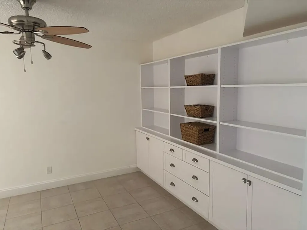 3871 Via Poinciana Lake Worth FL 33467