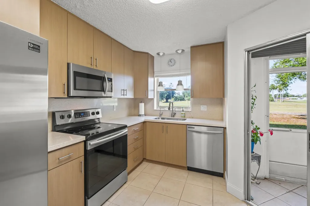 3871 Via Poinciana Lake Worth FL 33467