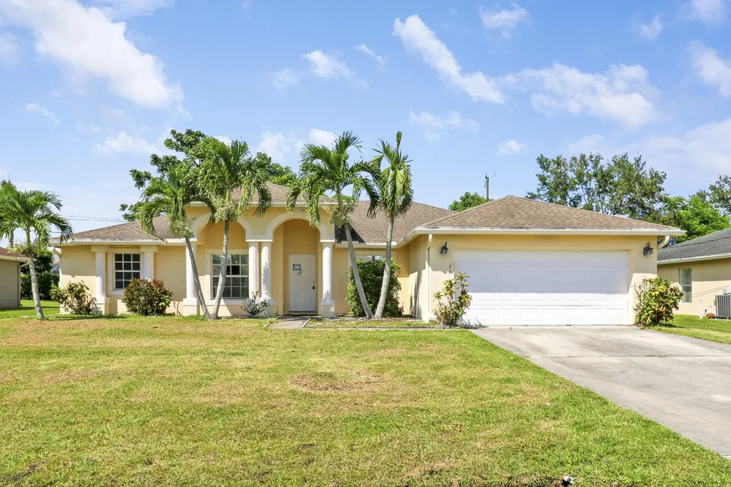1253 SW San Esteban Avenue Port St Lucie FL 34953