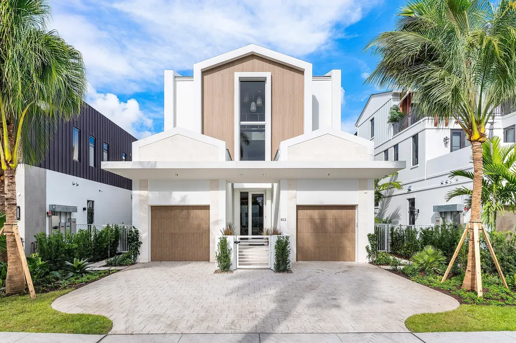 812 Palm Trail Delray Beach FL 33483
