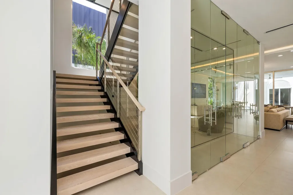 812 Palm Trail Delray Beach FL 33483