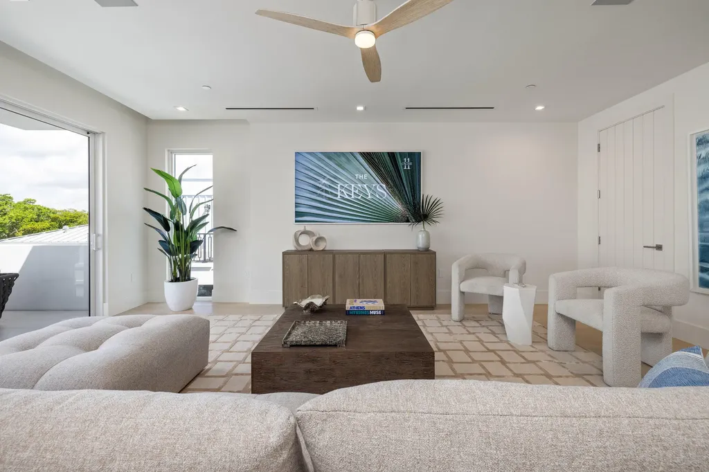 812 Palm Trail Delray Beach FL 33483