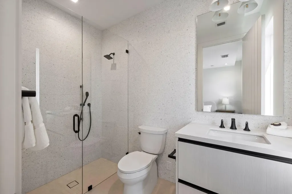 812 Palm Trail Delray Beach FL 33483